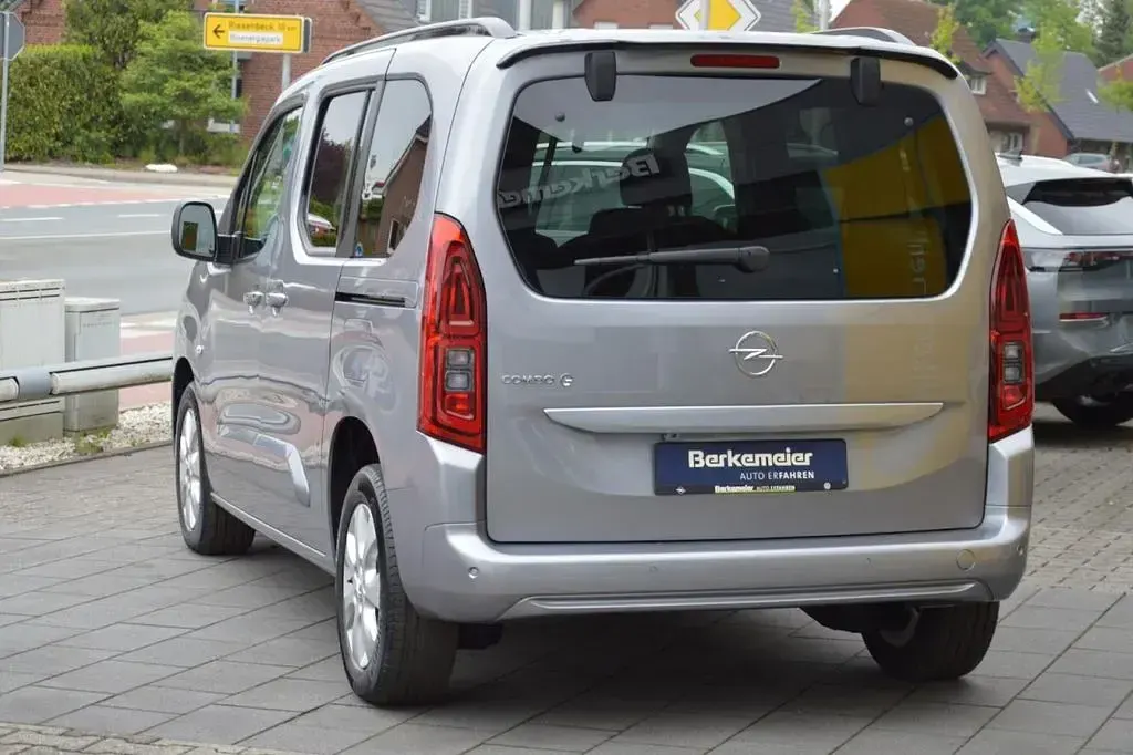Neu Opel Combo-e Life Ultimate 100 kW (136 PS) 2025 Grau Limousine