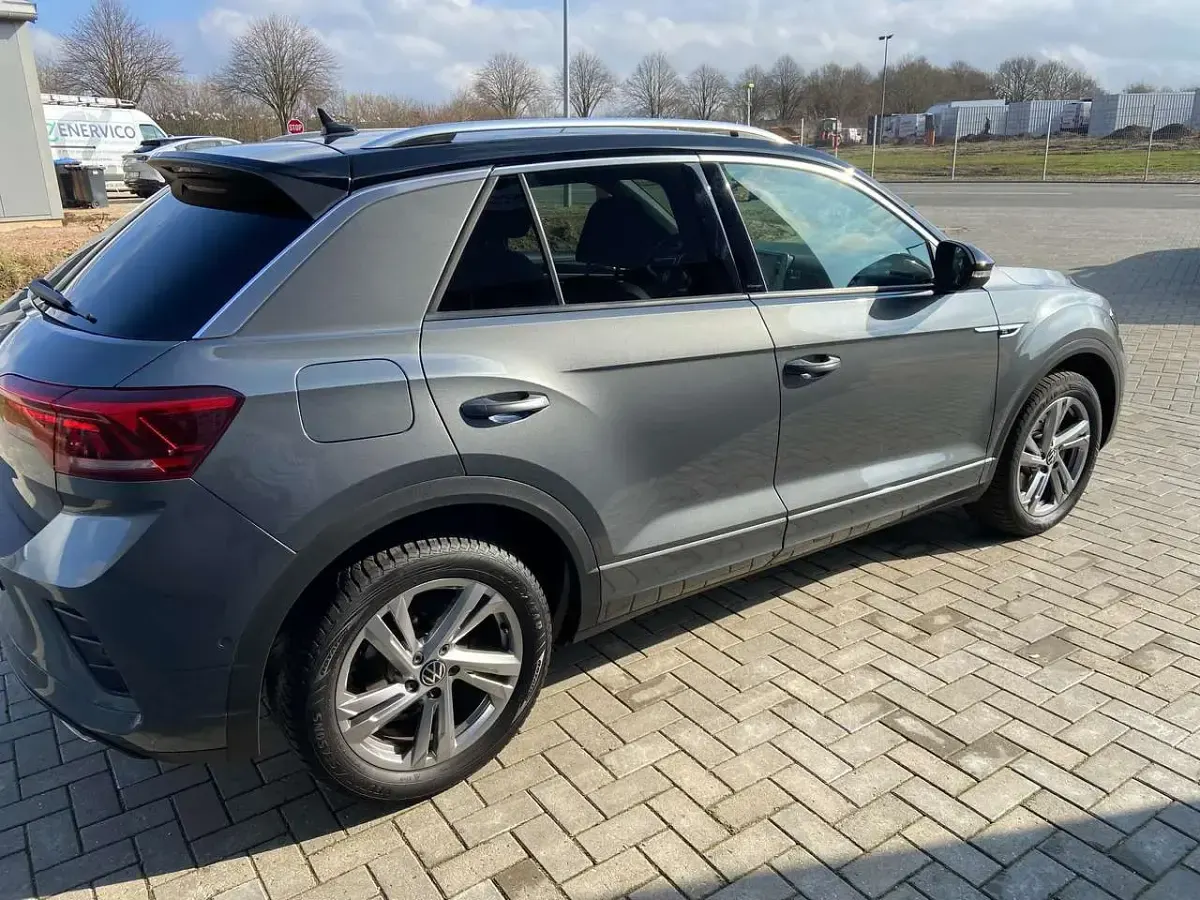 Gebraucht VW T-Roc R-line 150 PS (110 kW) 2024 Indiumgrau metallic SUV