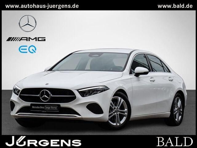 Gebraucht Mercedes A180 Advanced 136 PS (100 kW) 2024 Unilack polarweiss Limousine