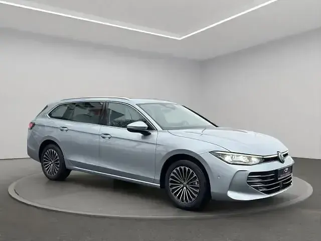 Gebraucht VW Passat Elegance 150 PS (110 kW) 2026 Schwarz Kombi