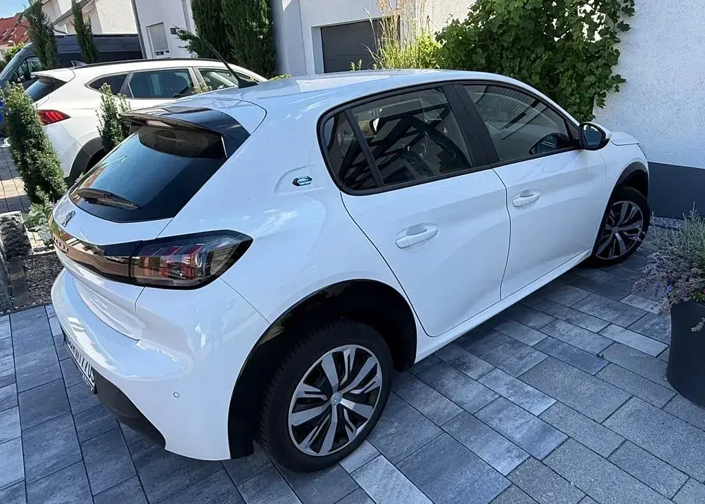 Gebraucht Peugeot e-208 Active 100 kW (136 PS) 2020 Weiß Kleinwagen