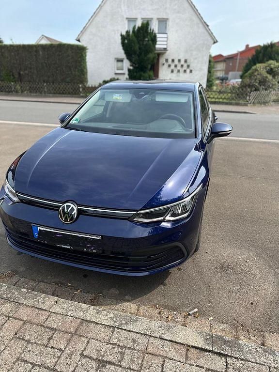 Blau Gebraucht 2021 VW Golf VIII United Limousine | 22.000 € (Guter Preis) - Bild 1/4