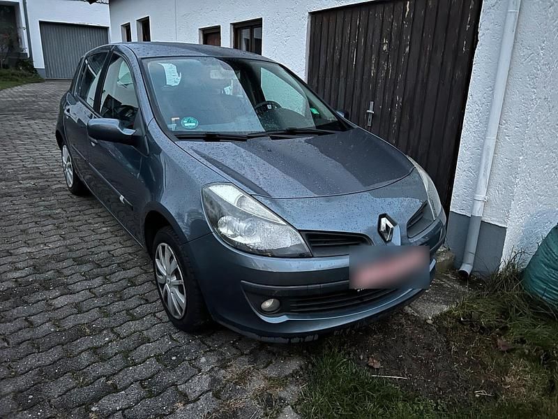 Blau Gebraucht 2006 Renault Clio III Limousine | 2.100 € (Fairer Preis) - Bild 1/4