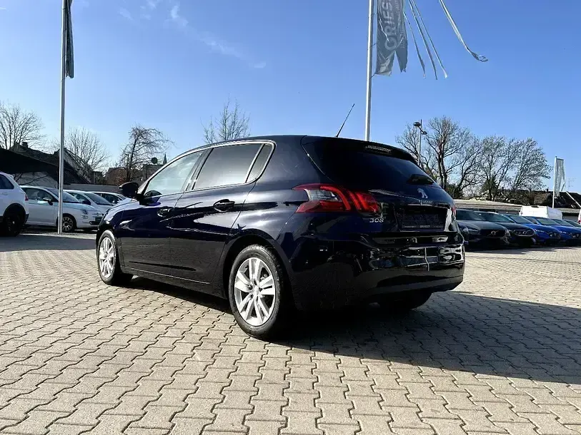 Gebraucht Peugeot 308 Active 131 PS (96 kW) 2019 Dark blue (metallic) Limousine