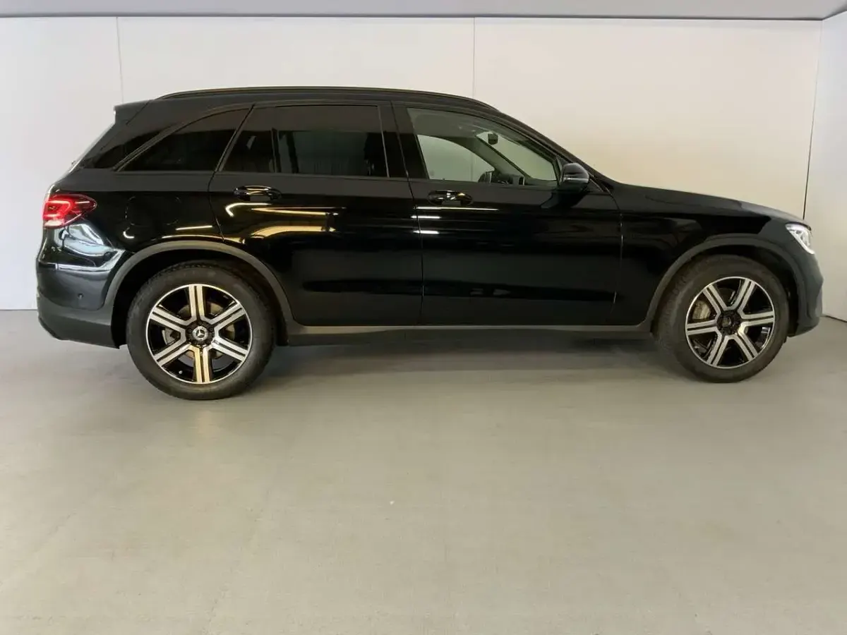 Gebraucht Mercedes GLC400d Exclusive 330 PS (242 kW) 2022 Unilack schwarz SUV