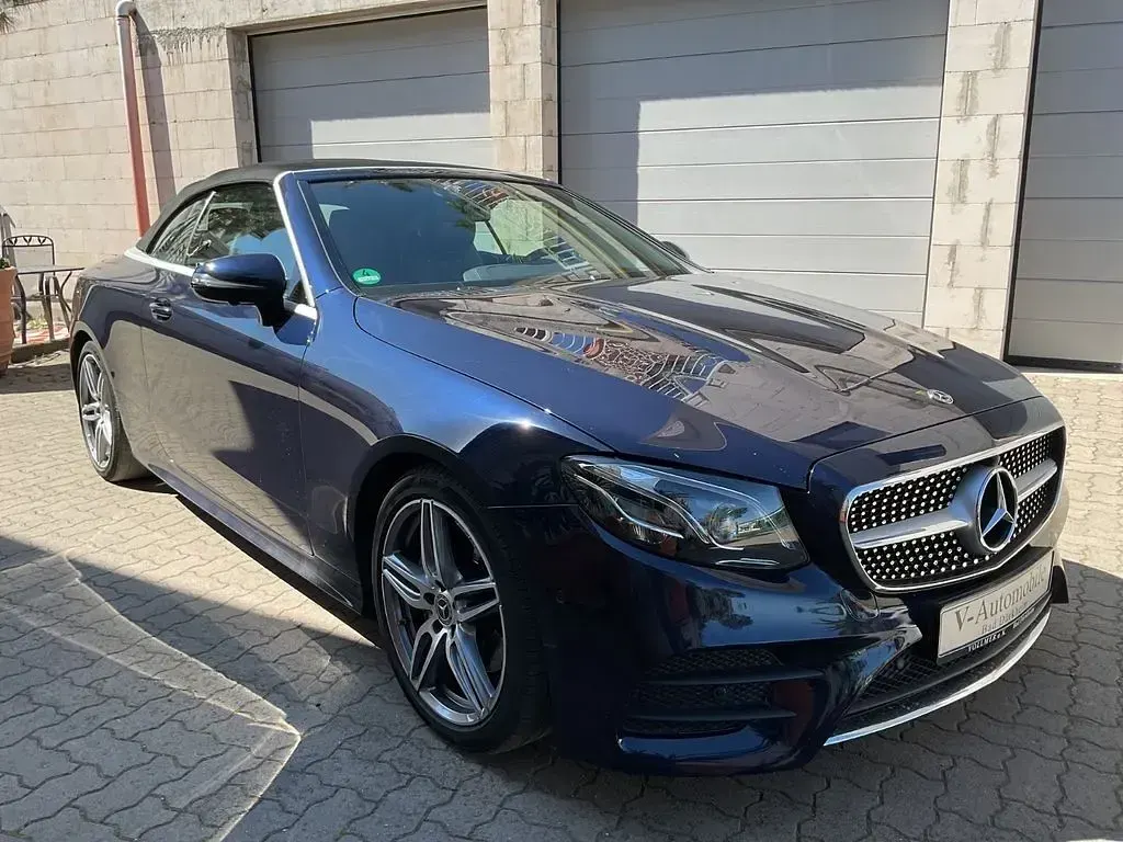 Gebraucht Mercedes E220 AMG line 194 PS (142 kW) 2019 Blau Cabrio
