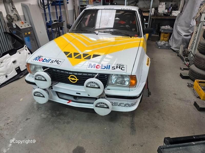 Weiß Gebraucht 1981 Opel Ascona Coupé | 120.000 € - Bild 1/4