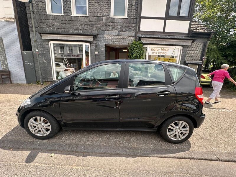Schwarz Gebraucht 2005 Mercedes A160 Classic Van / Kleinbus | 3.750 € (Fairer Preis) - Bild 1/4