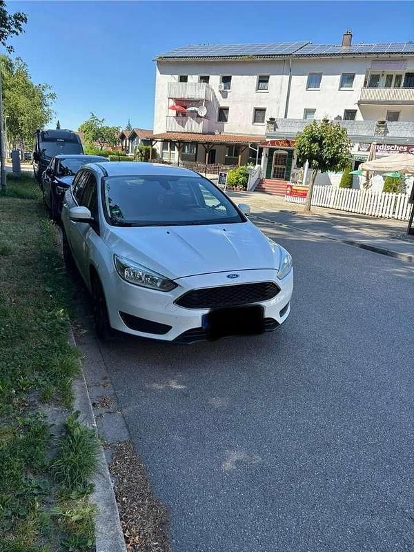 Gebraucht 2015 Ford Focus Trend Kombi | 5.000 € - Bild 1/4