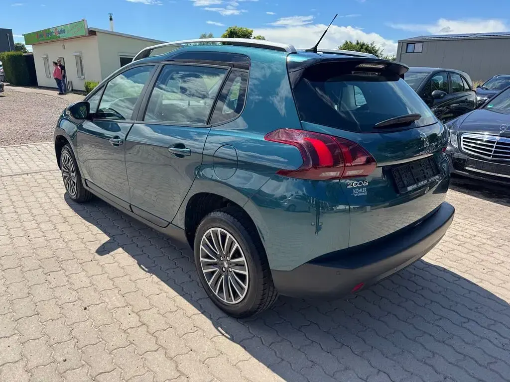 Gebraucht Peugeot 2008 110 PS (80 kW) 2017 Grün SUV