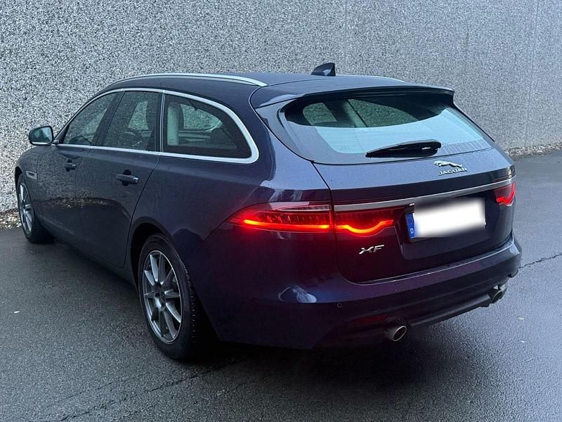 Gebraucht Jaguar XF Sportbrake Prestige 250 PS (183 kW) 2019 Blau Kombi