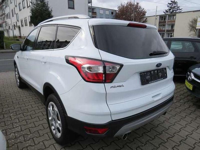 Gebraucht Ford Kuga 150 PS (110 kW) 2020 Frostweiß SUV