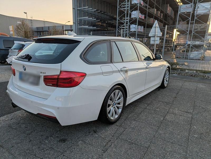 Gebraucht BMW 330 M Sport 252 PS (185 kW) 2017 Weiß Kombi