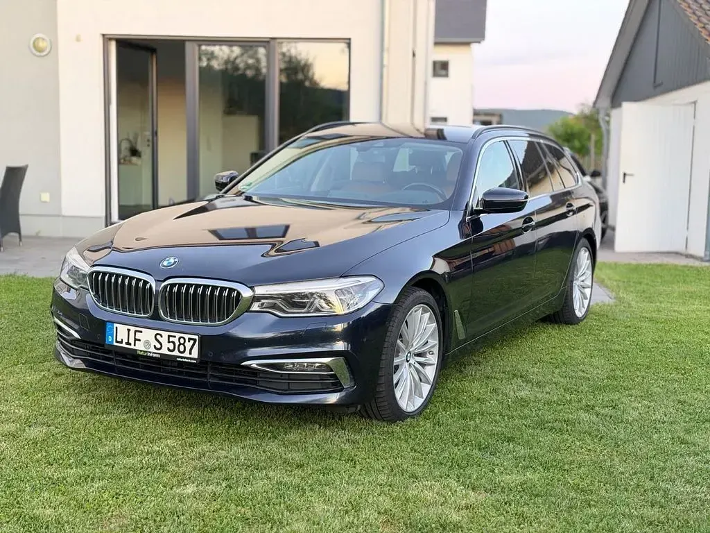 Gebraucht BMW 540 Luxury Line 320 PS (235 kW) 2019 Blau Kombi