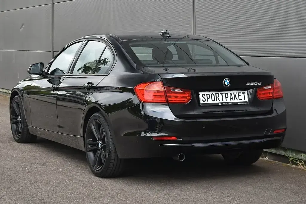 Gebraucht BMW 320 Sport Line 184 PS (135 kW) 2012 Schwarz Limousine