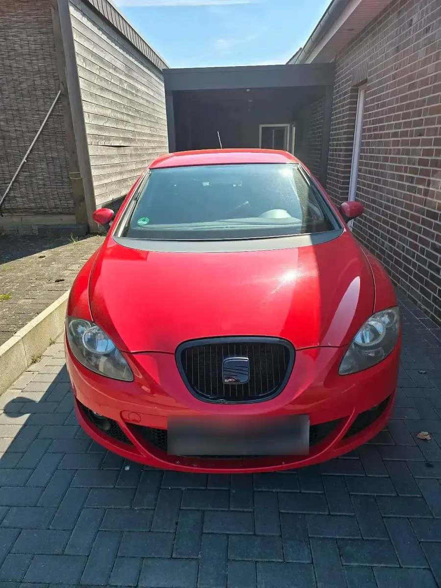 Używany Seat Leon 104 KM (76 kW) 2008 Czerwony Hatchback