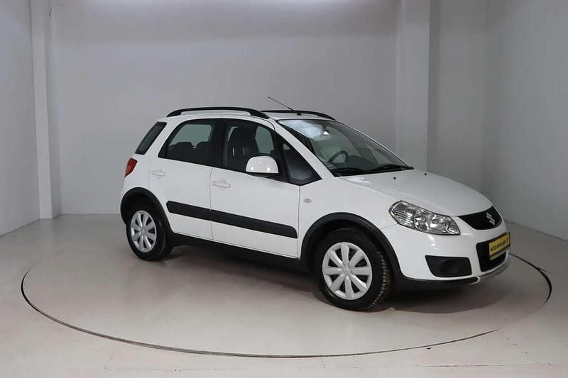 Usado Suzuki SX4 120 HP (88 kW) 2014 Branco Sedan