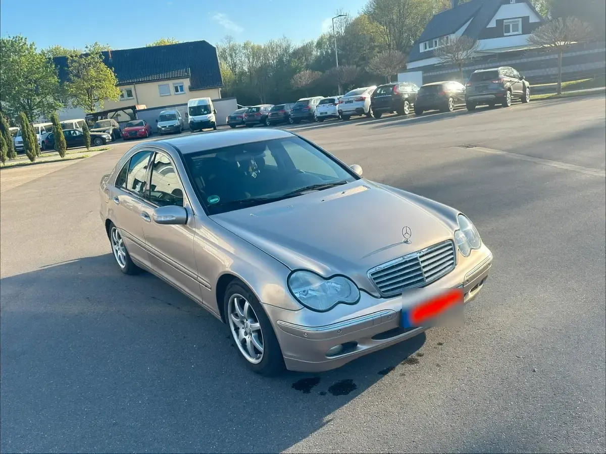 Gebraucht Mercedes C180 143 PS (105 kW) 2003 Gold Limousine