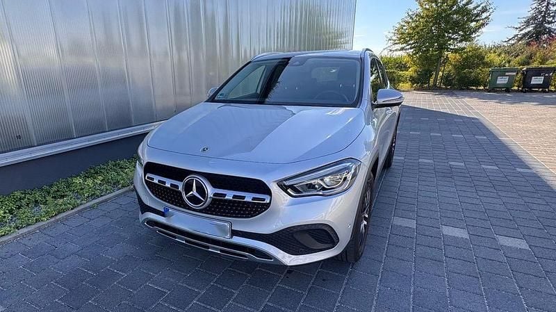 Grau Gebraucht 2022 Mercedes GLA200 Progressive SUV | 30.500 € (Superpreis) - Bild 1/4