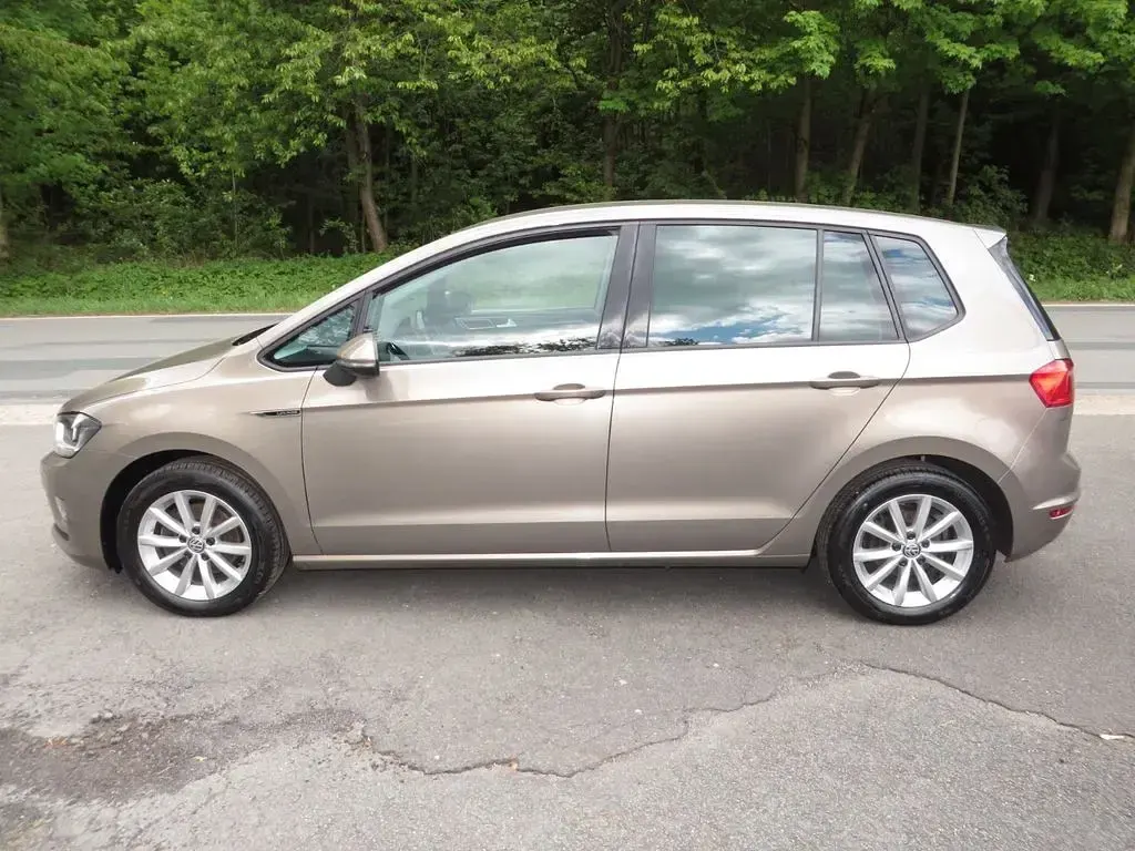 Gebraucht VW Golf VII LOUNGE 110 PS (80 kW) 2015 Gold Limousine