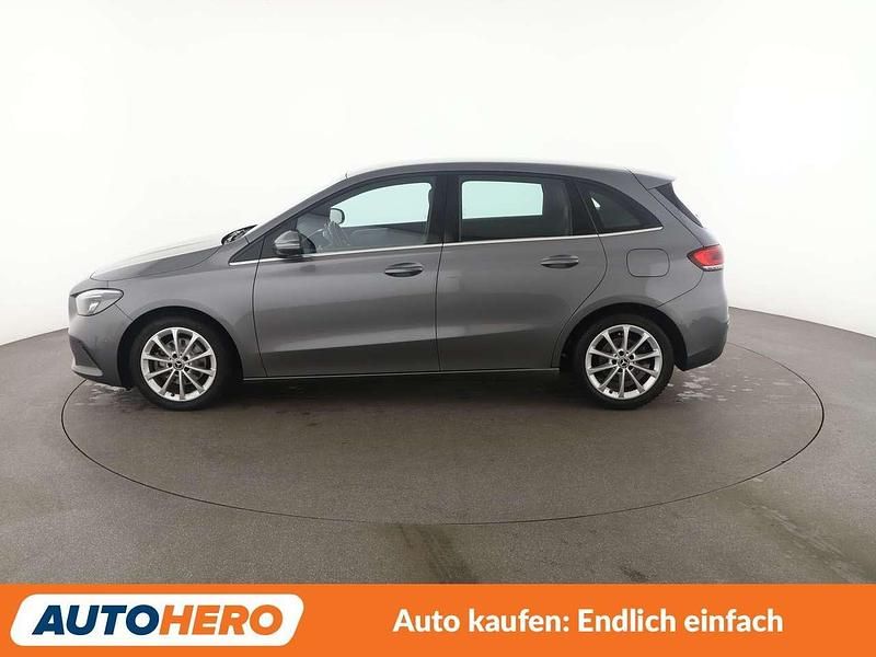 Gebraucht Mercedes B180 Style 136 PS (100 kW) 2019 Mountaingrau Van / Kleinbus