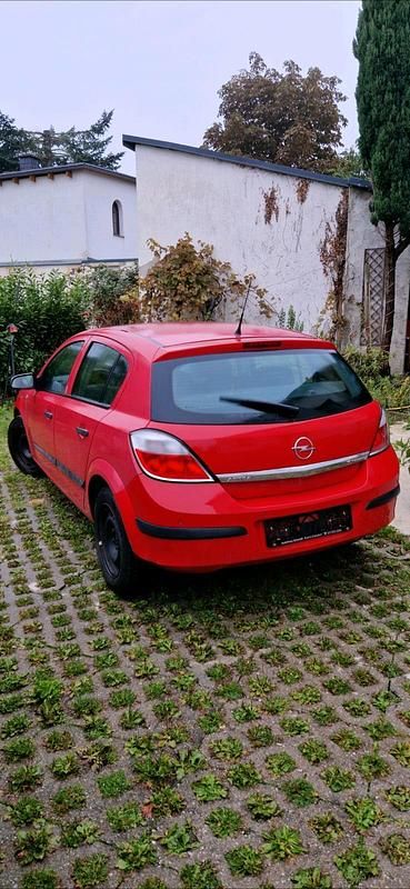 Rot Gebraucht 2004 Opel Astra Limousine | 990 € (Superpreis) - Bild 1/4