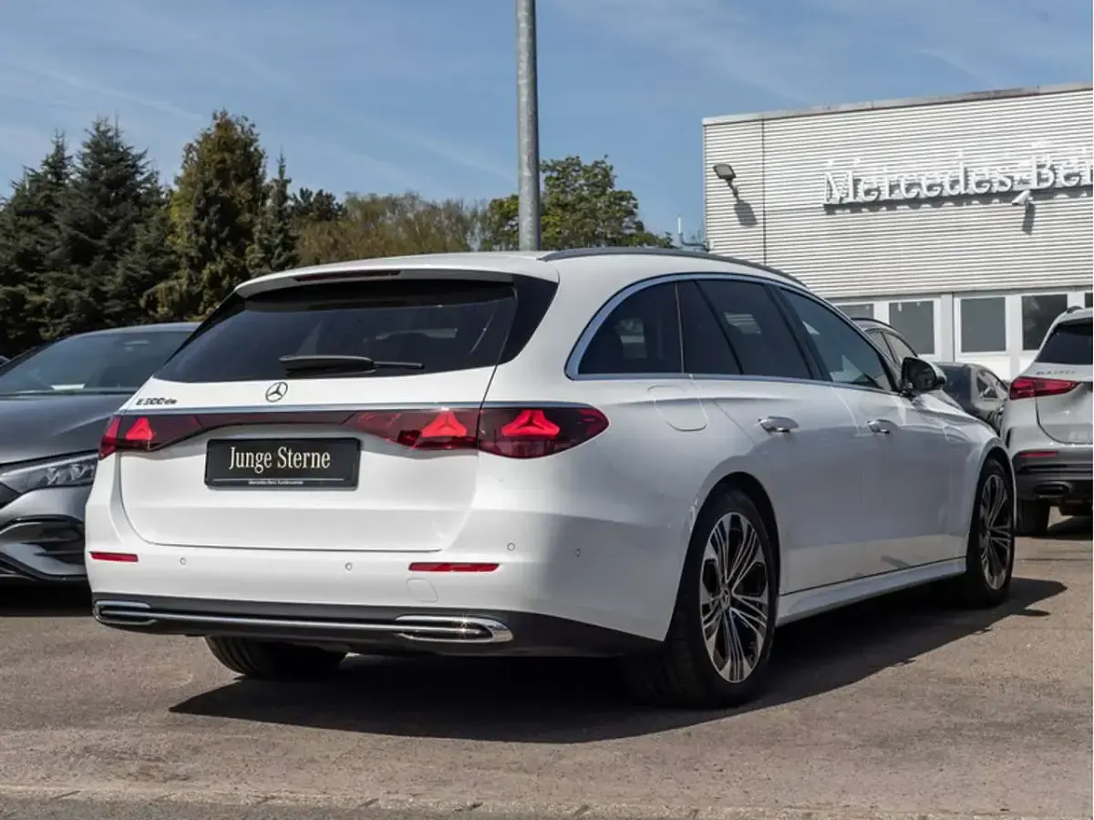Gebraucht Mercedes E300 Avantgarde 197 PS (144 kW) 2025 Weiß manufaktur lack manufaktu Kombi
