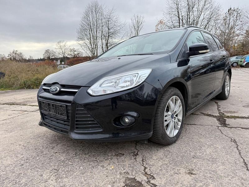 Schwarz Gebraucht 2011 Ford Focus Trend Kombi | 4.299 € (Guter Preis) - Bild 1/4