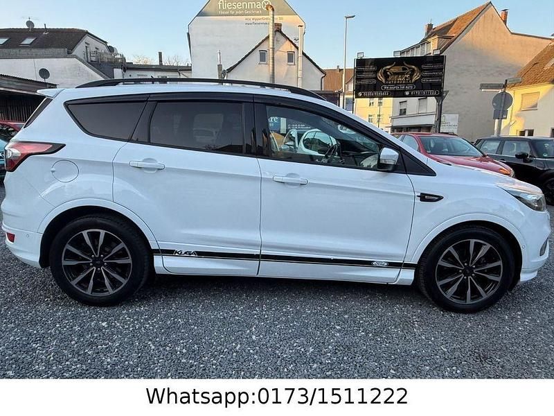 Gebraucht Ford Kuga ST-Line 150 PS (110 kW) 2018 Weiß SUV