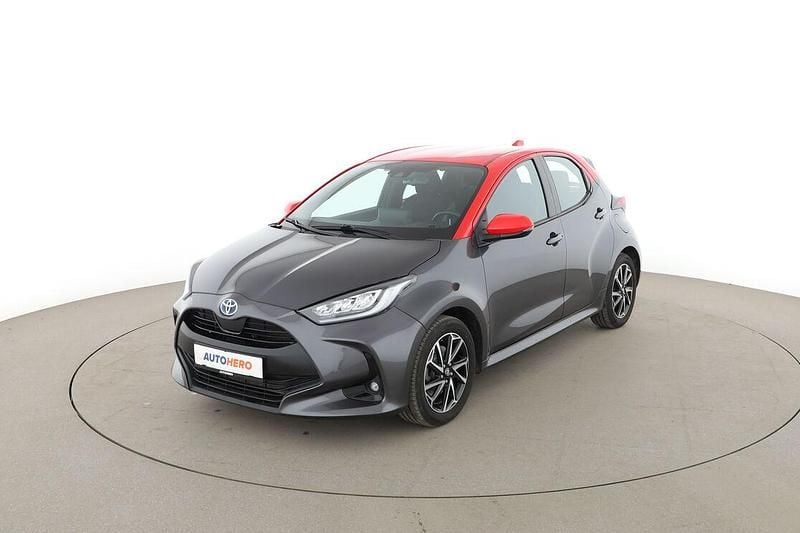 Używany Toyota Yaris Hybrid 2021 Sedan/Limuzyna