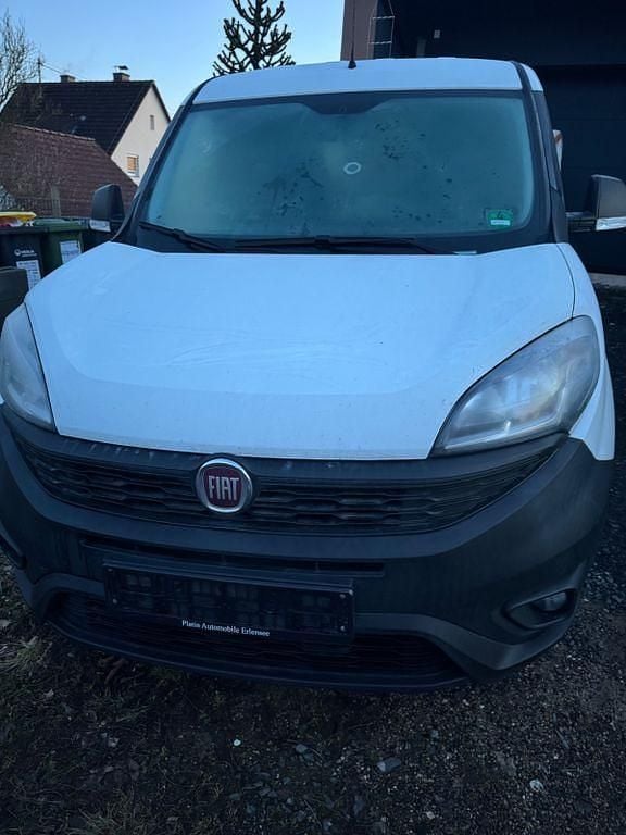 Gebraucht Fiat Doblò Trekking 95 PS (69 kW) 2019 Weiß Van / Kleinbus