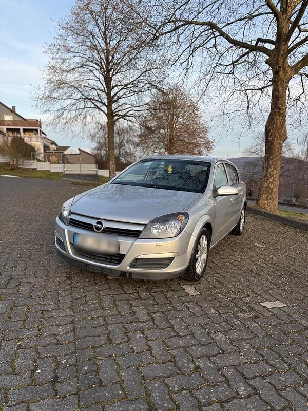 Gebraucht Opel Astra 105 PS (77 kW) 2004 Kleinwagen