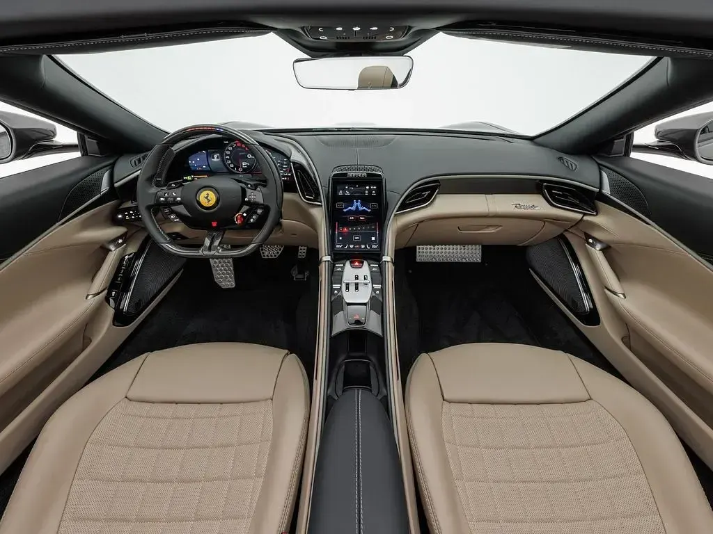 Gebraucht Ferrari Roma 620 PS (456 kW) 2025 Grau Cabrio