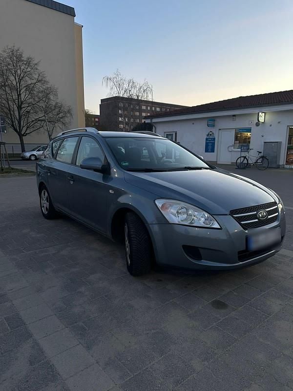 Gebraucht Kia Ceed 115 PS (84 kW) 2008 Grau Kleinwagen