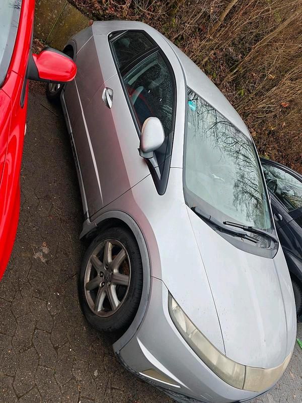 Silber Gebraucht 2006 Honda Civic Limousine | 900 € (Fairer Preis) - Bild 1/4