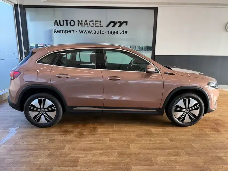 Gebraucht Mercedes EQA250 Electric Art 139 kW (190 PS) 2022 Roségold SUV