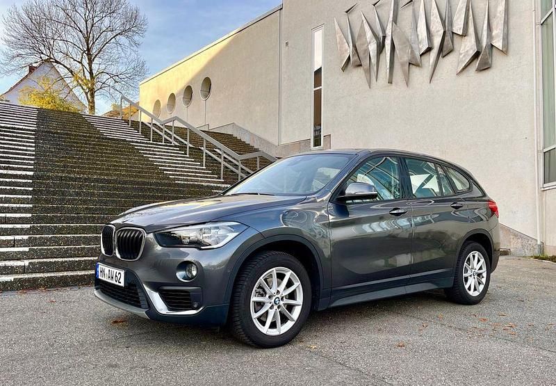 Grau Gebraucht 2016 BMW X1 Sport Line SUV | 15.400 € (Fairer Preis) - Bild 1/4