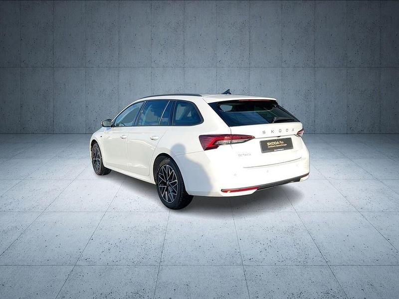 Gebraucht Skoda Octavia Tour 150 PS (110 kW) 2025 Moonweiß perleffekt Kombi