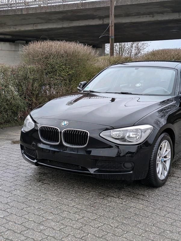 Gebraucht BMW 114 102 PS (75 kW) 2015 Schwarz Kleinwagen