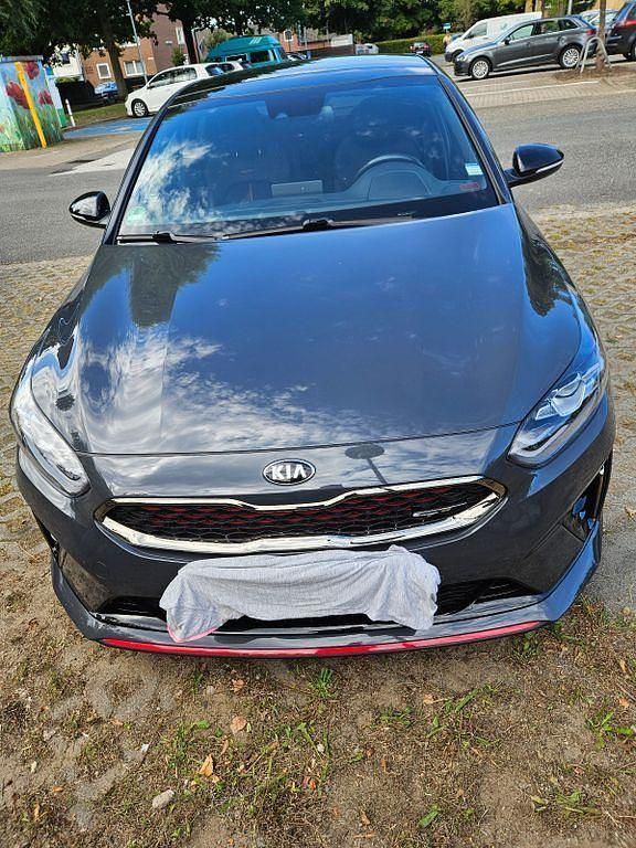 Grau Gebraucht 2019 Kia ProCeed Kleinwagen | 20.700 € (Guter Preis) - Bild 1/4