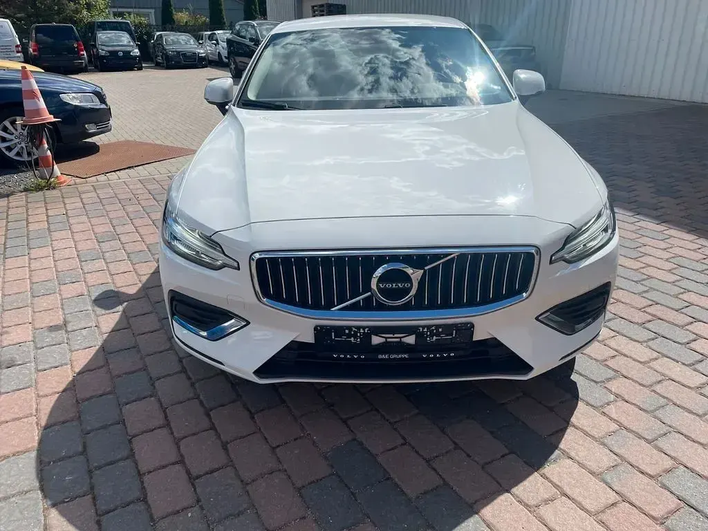 Gebraucht Volvo S60 Inscription 197 PS (144 kW) 2022 Weiß Limousine