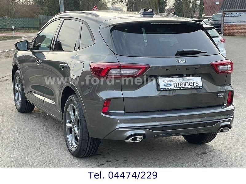 Neu Ford Kuga ST-Line 179 PS (131 kW) 2025 Grau SUV
