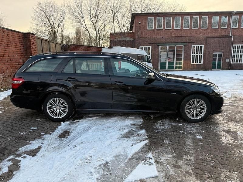 Gebraucht Mercedes E220 170 PS (125 kW) 2010 Schwarz Kombi