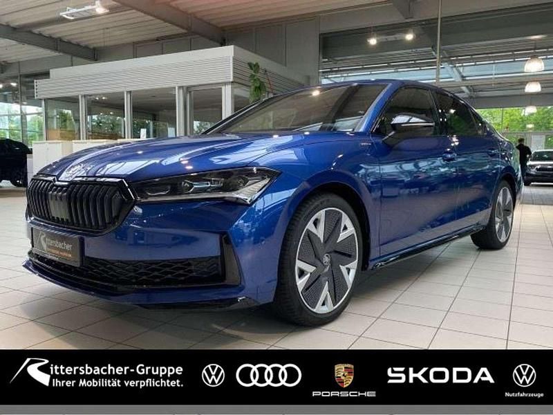 (atlantikblau metallic) Neu 2025 Skoda Superb SportLine Limousine | 58.490 € (Teuer) - Bild 1/4