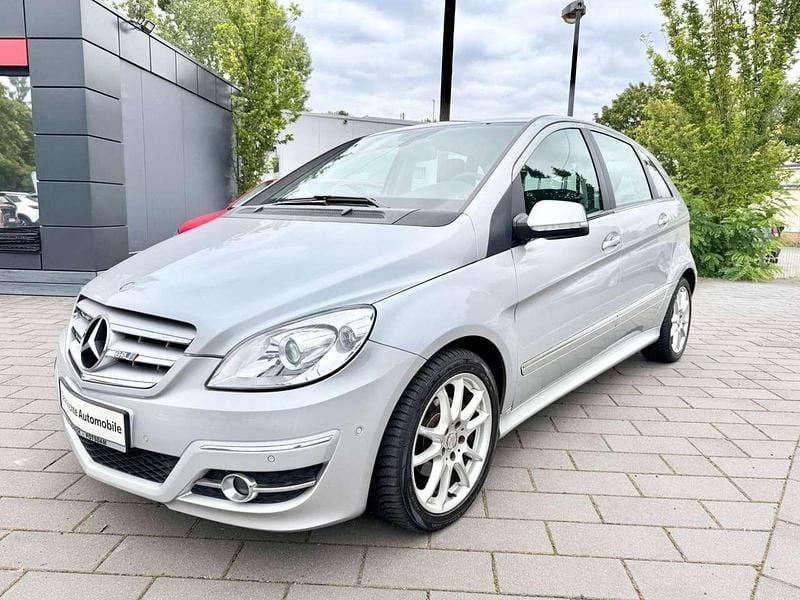 Silber Gebraucht 2010 Mercedes B180 Van / Kleinbus | 7.999 € (Fairer Preis) - Bild 1/4