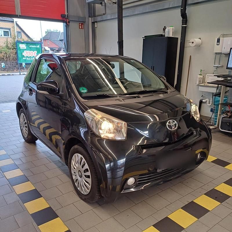 Schwarz Gebraucht 2009 Toyota iQ Kleinwagen | 2.300 € - Bild 1/4