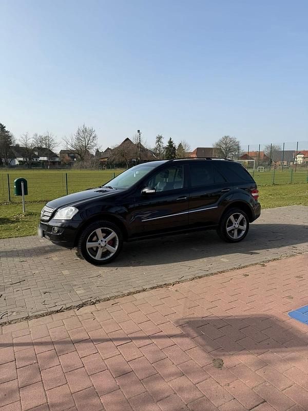 Gebraucht Mercedes ML320 225 PS (165 kW) 2007 Schwarz SUV