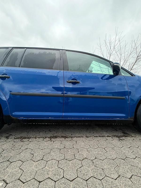 Gebraucht VW Touran 140 PS (102 kW) 2009 Blau Van / Kleinbus