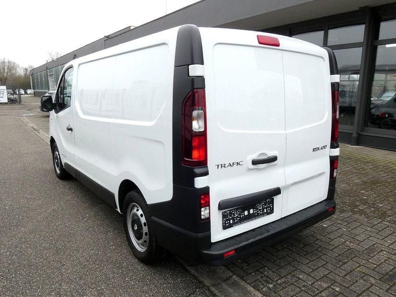 Gebraucht Renault Trafic 125 PS (91 kW) 2017 Weiß Van / Kleinbus