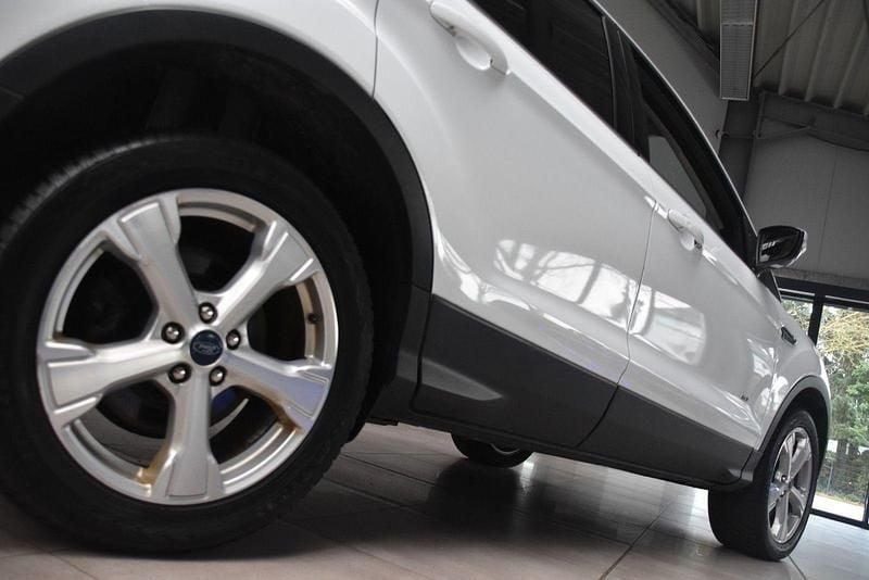 Gebraucht Ford Kuga Titanium 179 PS (131 kW) 2018 Weiß SUV